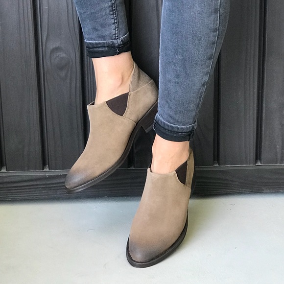 Genuine Leather Tan Burnished Toe Distressed Boots - Picture 5 of 5